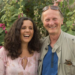 Elfi Bartek & Carl Dischler:
Hier entsteht es ... Das Ökona-Magazin für natürliche Lebensart.
... und hier kommen Sie direkt zu meiner Präsentation. Elfi Bartek & Carl Dischler:
Hier entsteht es ... Das Ökona-Magazin für natürliche Lebensart.
... und hier kommen Sie direkt zu meiner Präsentation.